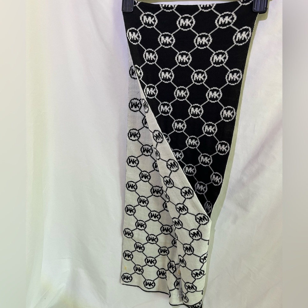 Mens or Womens Michael Kors Reversible Knit Scarf MK Logo Black Cream Off White.
